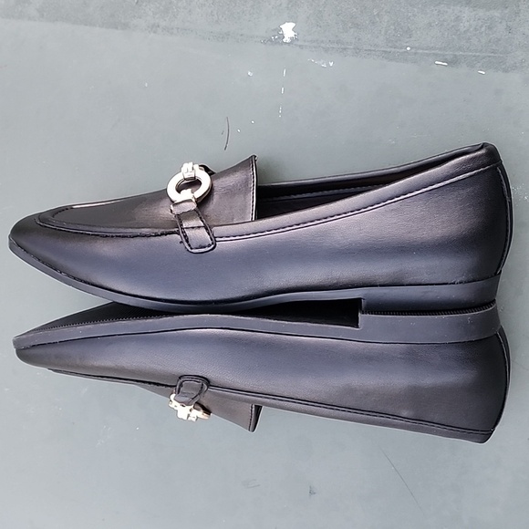 Seychelles Black Loafers with Gold Buckle Size 9W - Picture 11 of 12